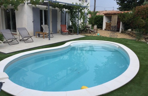Fuveau House | Cicadas, a swimming pool, your vacation