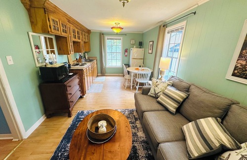 Laurel Apartment | Cici's Hilltop Haven Laurels top choice