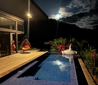 Savegre House | Cielo Rojo