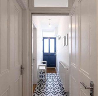 Cardigan House | Ciliau