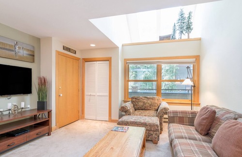 Telluride Cabin | Cimarron Lodge 33 by Avantstay Ski-in/ski-out Property in Complex w/ Two Hot Tubs!
