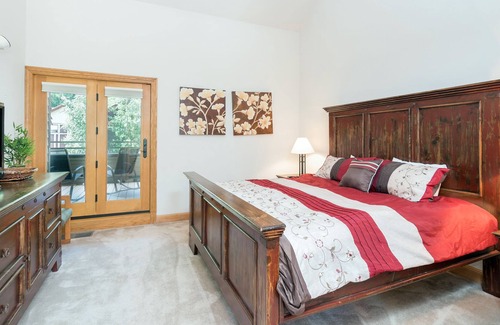 Telluride Cabin | Cimarron Lodge 33 by Avantstay Ski-in/ski-out Property in Complex w/ Two Hot Tubs!