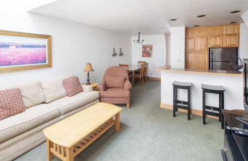 Telluride House | Cimarron Lodge 7 by AvantStay Ski-InSki-Out Property in Complex w Two Hot Tubs