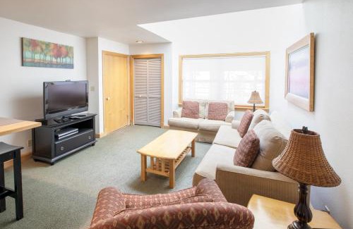 Telluride House | Cimarron Lodge 7 by AvantStay Ski-InSki-Out Property in Complex w Two Hot Tubs