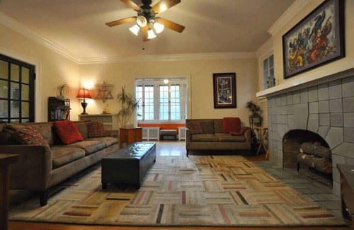 Hyde Park Condo | Cincinnati Friends and Family House