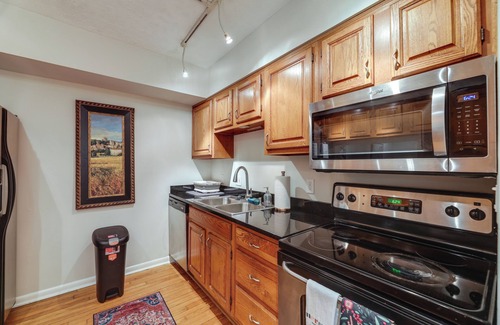 Mount Auburn House | Cincinnati Home, Patio w/Downtown Views!