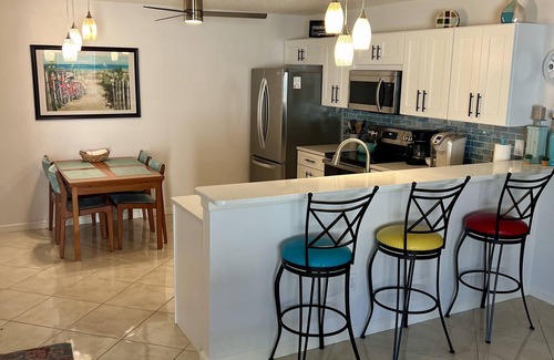 Lady Lake Villa | Cindy’s Place, Prime Location, Patio Villa