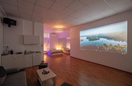 Spata-Artemida Apartment | Cinema Zeus Studios - By Avelink