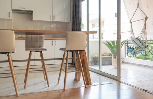Spata-Artemida Apartment | Cinema Zeus Studios - By Avelink