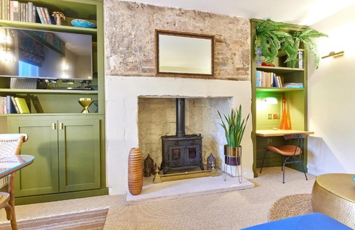 Berwick-upon-Tweed House | Cinnabar: Luxury, Couple's Nook in Historic Walls.