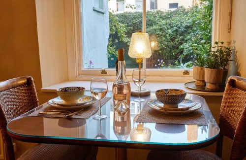 Berwick-upon-Tweed House | Cinnabar: Luxury, Couple's Nook in Historic Walls.