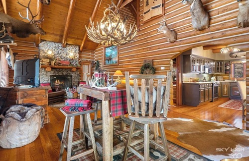 Eureka Springs Cabin | Cinnamon Valley - The Mountaineer