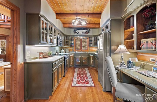 Eureka Springs Cabin | Cinnamon Valley - The Mountaineer