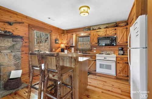 Eureka Springs Cabin | Cinnamon Valley - The Lake House