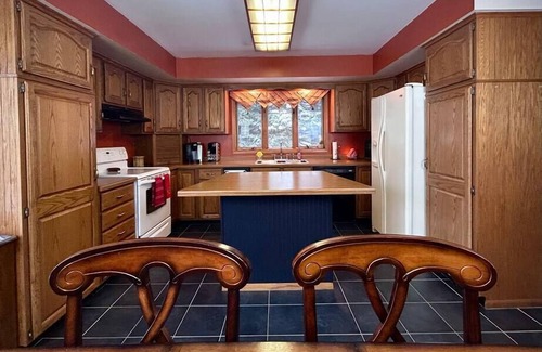 Bessemer House | Cinnebar Hideaway ~ Private & Close to Ski Hills!