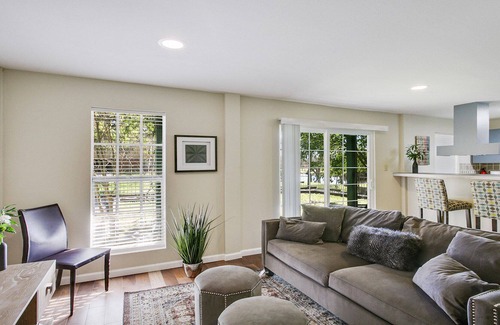 Sunset Apartment | Citified country and Close to Grand Coteau
