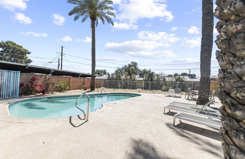 Camelback East Apartment | Citrus Blossom 1BR Condo with Pool