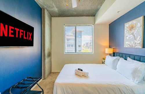 Evans Churchill Apartment | City 2BR Near DT with Balcony Gym Pool Parking WD