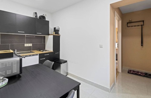 Oberlaa Apartment | City & Air Link Near Airport and Downtown