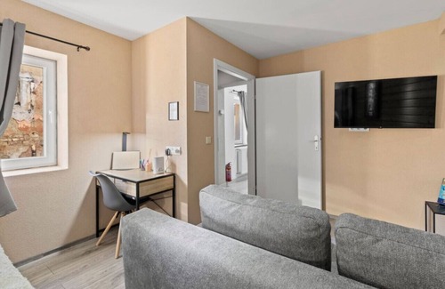 Oberlaa Apartment | City & Air Link Near Airport and Downtown