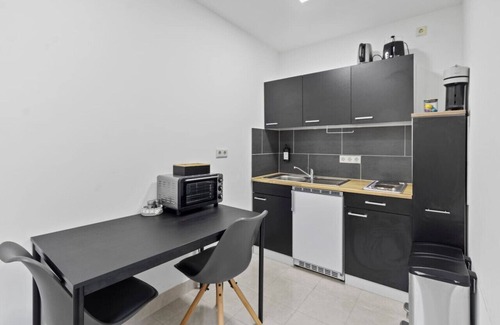 Oberlaa Apartment | City & Air Link Near Airport and Downtown