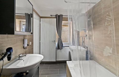 Oberlaa Apartment | City & Air Link Near Airport and Downtown