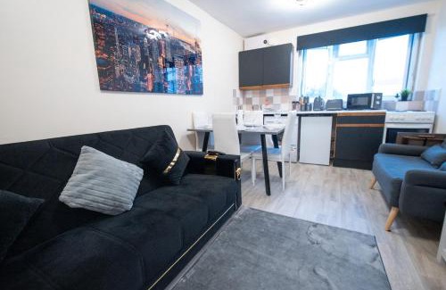 North Woolwich Apartment | City Airport & Excel Cozy 2BR Ideal for Work & Family Stays