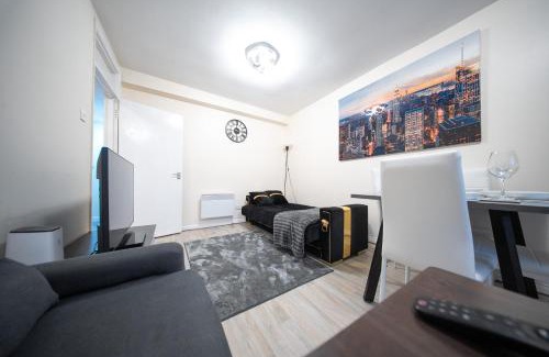 North Woolwich Apartment | City Airport & Excel Cozy 2BR Ideal for Work & Family Stays