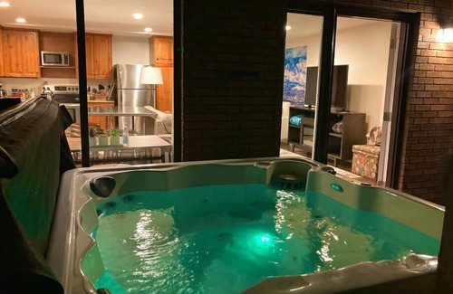 Cottonwood Heights Apartment | City and Mountain Views from a Private Hot Tub!