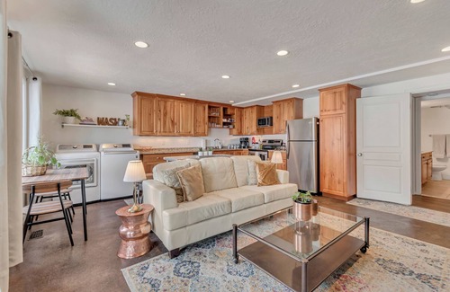 Cottonwood Heights Apartment | City and Mountain Views from a Private Hot Tub!