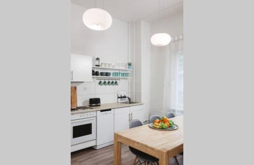 Gesundbrunnen Apartment | City Apartment near Shooping Center, 6 guests