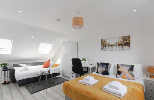South Harrow Apartment | City Apartment - Sleeps 4 & Free Parking