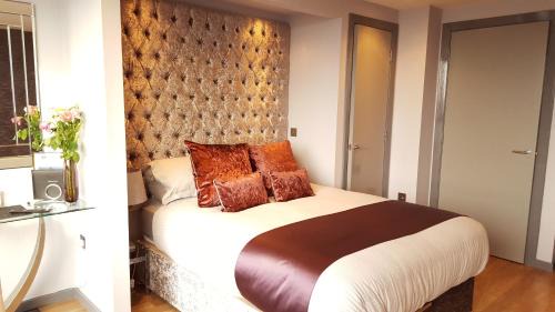 Leeds City Center Apartment | City Atmosphere