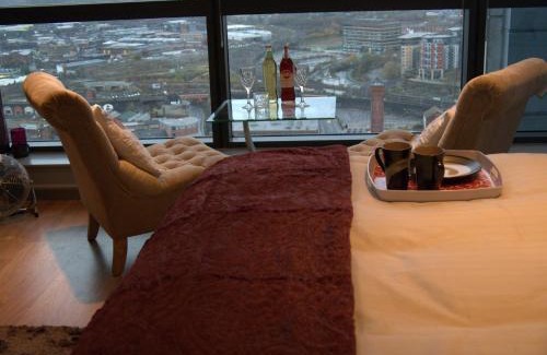 Leeds City Center Apartment | City Atmosphere