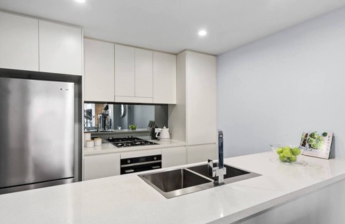 Wollongong Apartment | City Beach Escape Wollongong Waterside Serenity