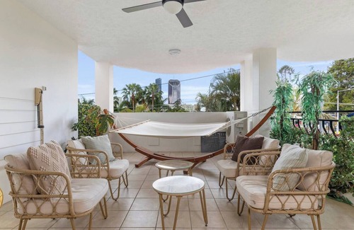 South Brisbane Apartment | City Boutique 2Bed/2Bath Parking