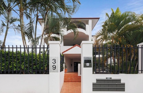 South Brisbane Apartment | City Boutique 2Bed/2Bath Parking