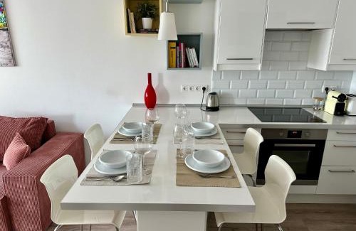 Ferencvaros Apartment | City Break Apartment - PRIVATE GARAGE, AC, BALCONY