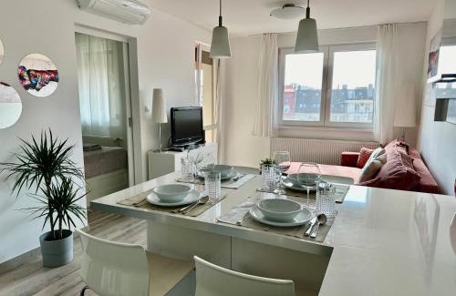 Ferencvaros Apartment | City Break Apartment - PRIVATE GARAGE, AC, BALCONY