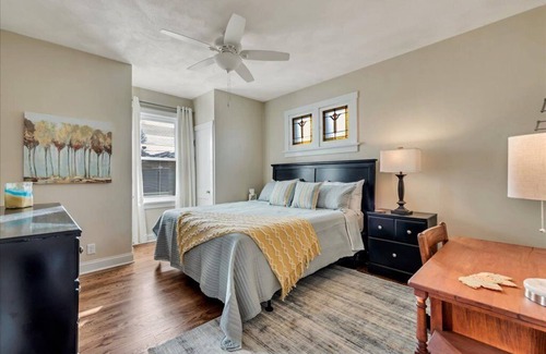 The Hill House | City Bungalow on "THE HILL" W/Carport Parking