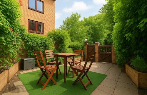 Merton Apartment | City Calm - St Katharine's Residences