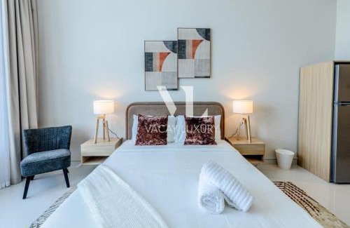 Jumeira 3 Apartment | City Center Gem with a View