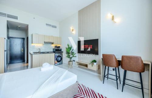 Jumeira 3 Apartment | City Center Gem with a View