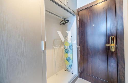 Jumeira 3 Apartment | City Center Gem with a View