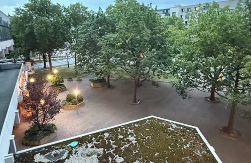 Suelz Apartment | City Center Retreat/1 min Train Station