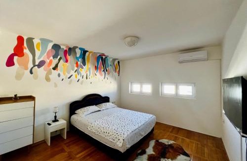 Downtown Apartment | City Center Square DeLuxe Nest