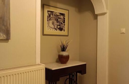 Larissa Apartment | City Central Apartment with Parking