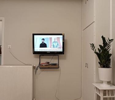 Larissa Apartment | City Central Apartment with Parking
