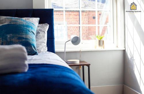 Warrington Apartment | City Centre 2 Bed Flat Sleeps 3 for Work and Leisure with Free Wifi by Amazing Spaces Relocations Ltd