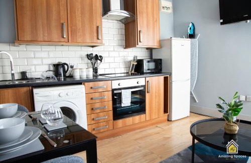Warrington Apartment | City Centre 2 Bed Flat Sleeps 3 for Work and Leisure with Free Wifi by Amazing Spaces Relocations Ltd